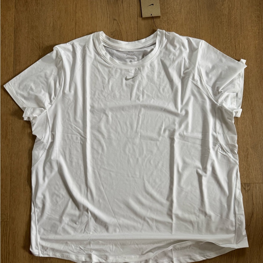 Nike Women’s  Classic White Short Sleeve Tee